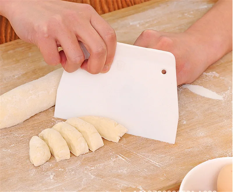 

High Quality 1pcs DIY Baking Scraper Butter Knife Plastic Cake Dough Cutter Kitchen Baking Tools Small Size