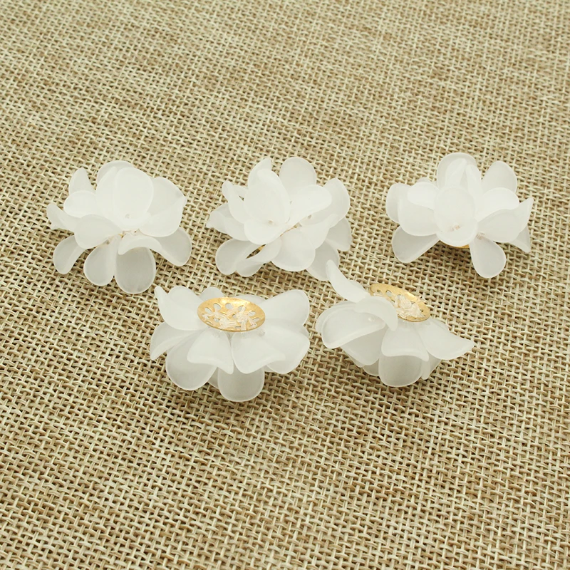 

3pcs Multilayer Frosted Small White Flower Patch Beads DIY Crafts Wedding Wrist Flower Hair Rope Bracelet Base Jewelry Accessory