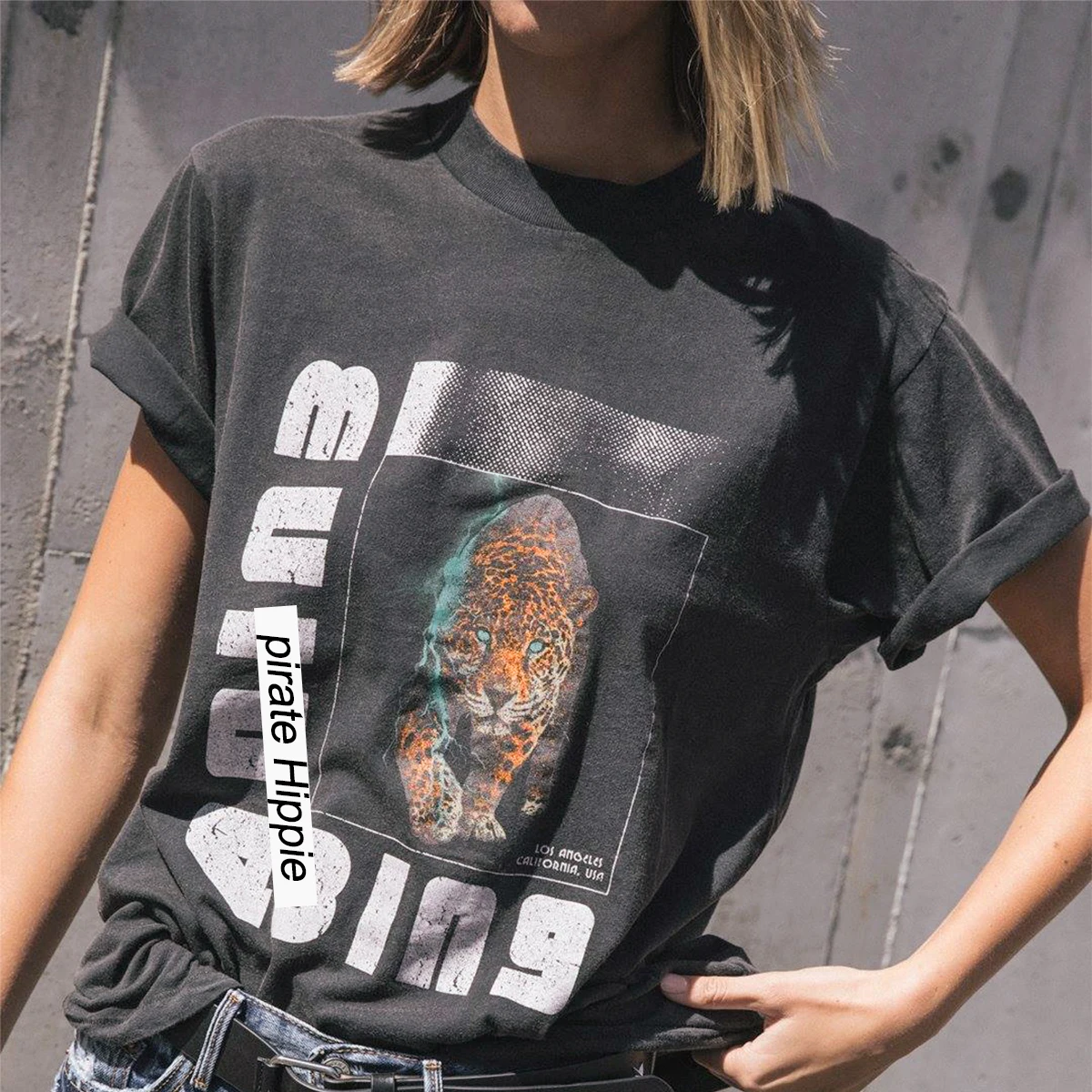 

Футболка женская летняя с рисунком пиратского хиппи кота и круглым вырезом