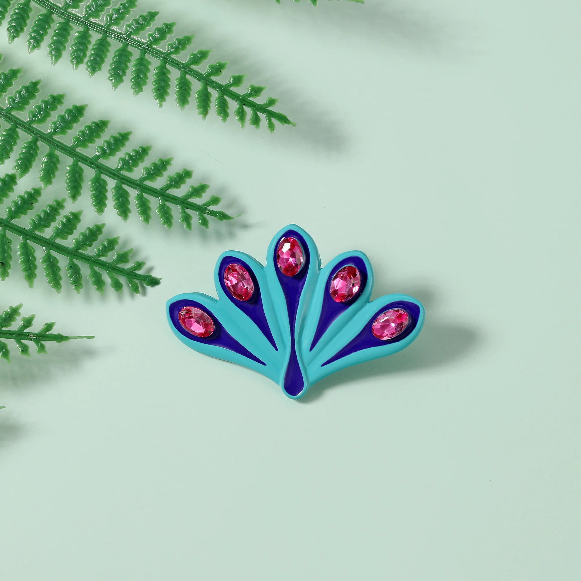 

Transformed Miracle Peacock Pin Rhinestone Noir Cat Brooch Metal Lapel Cosplay Costume Kids Gift Cartoon Anime Jewelry Wholesale