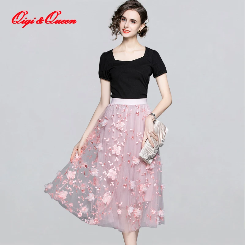 

Qiqi & Queen Новое Комплект из 2 предметов женская летняя кофта с резинкой и трехмерный цветок вышивка юбки 2021 Офисные женские туфли костюм