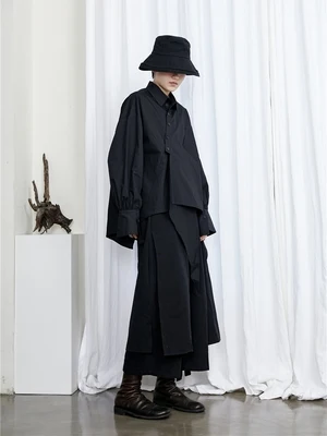 

Autumn new small design dark black series skew after the asymmetric split long shirt