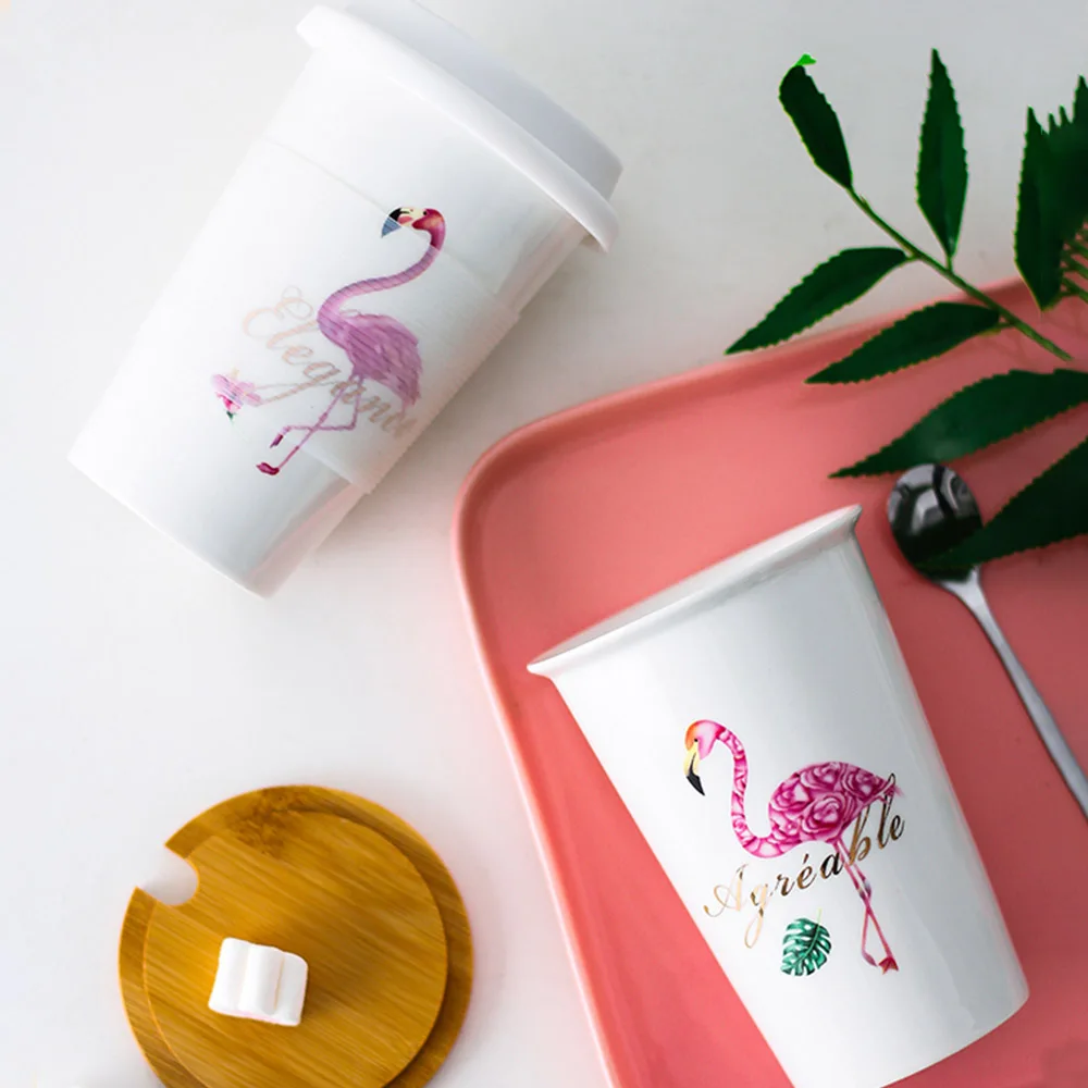 Керамическая кофейная кружка с фламинго и силиконовой крышкой белые