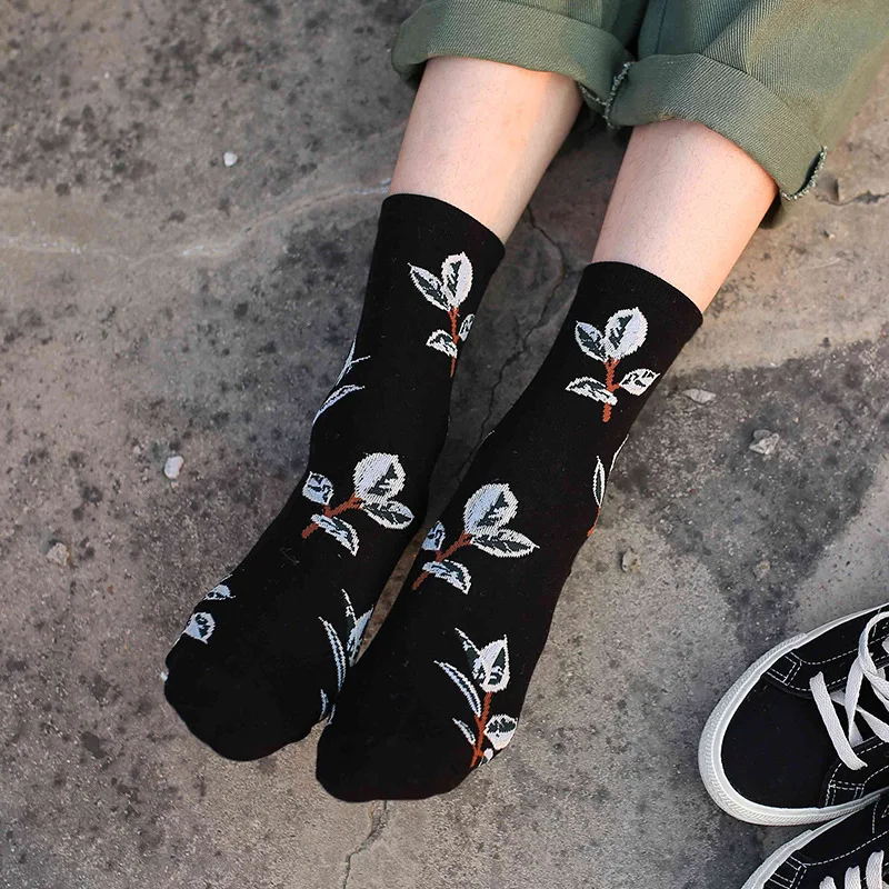 

Женские носки с мультяшным принтом Jeseca Harajuku, винтажные уличные длинные хлопковые носки для женщин, японские кавайные рождественские носки, ...