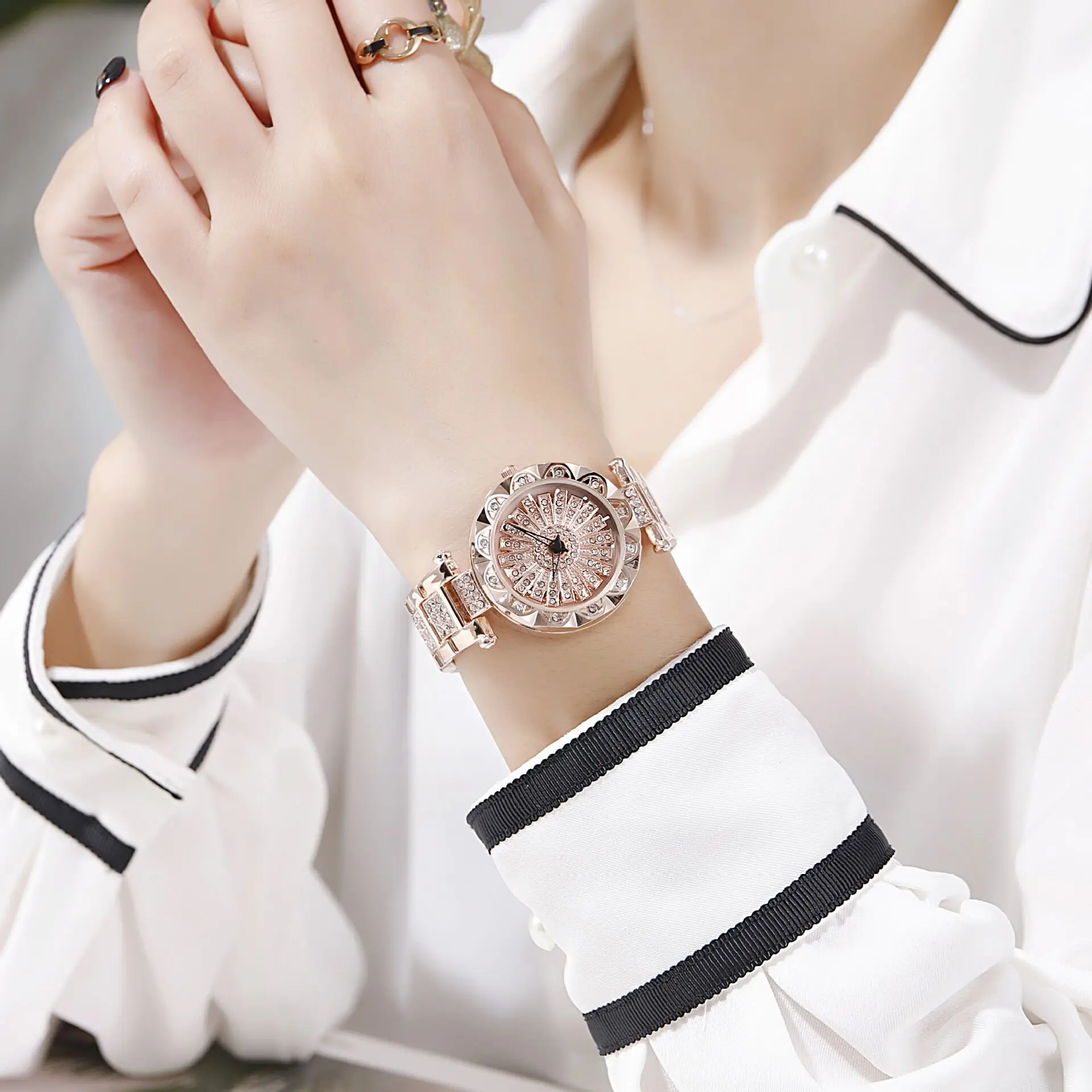 

Cacaxi Fashion Diamond-Studded Hot Style Ladies Quartz Watch Japanese Movement Jewelry Watch Gift Watch