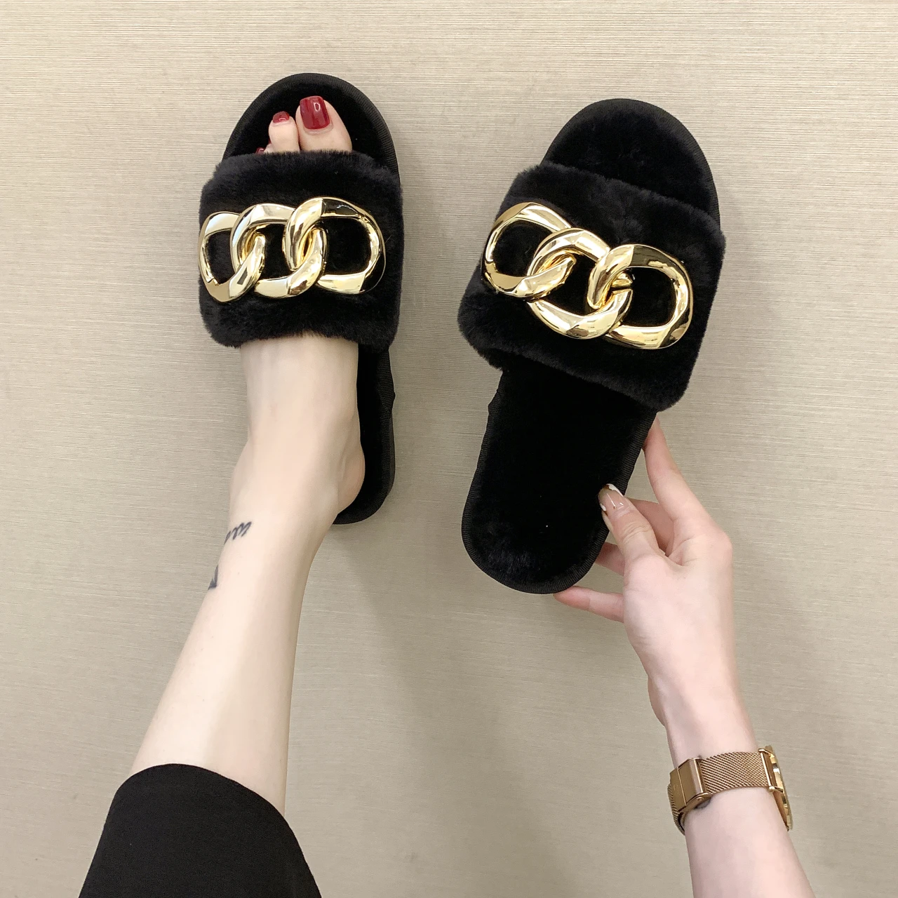 

2021 Furry Fur Slides Chain Plush Slippers Designer Fluffy Flip Flops Female Home Faux Fur Slippers Women Fashion Warm Shoes