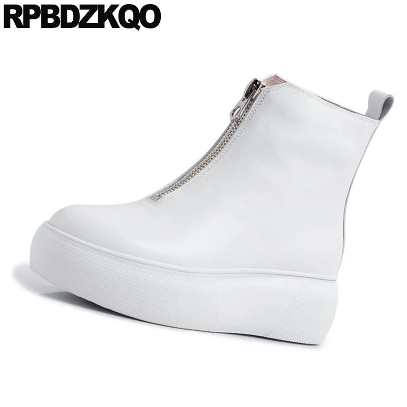 Женские ботинки на танкетке белые ботильоны платформе с круглым носком молнии
