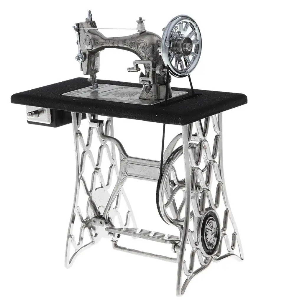 Миниатюрная швейная машина для кукольного домика в масштабе 1/10 |