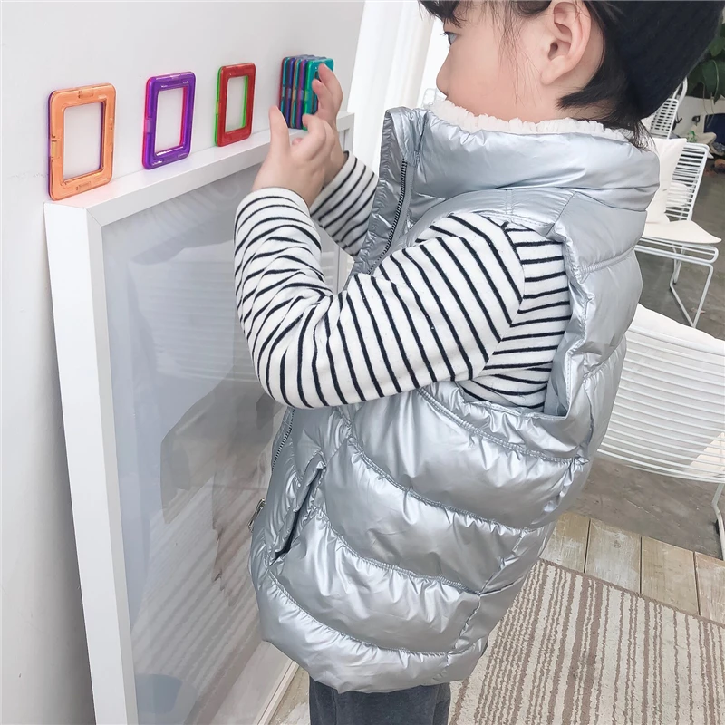 Осенне-зимний жилет для девочек водонепроницаемый глянцевый с капюшоном