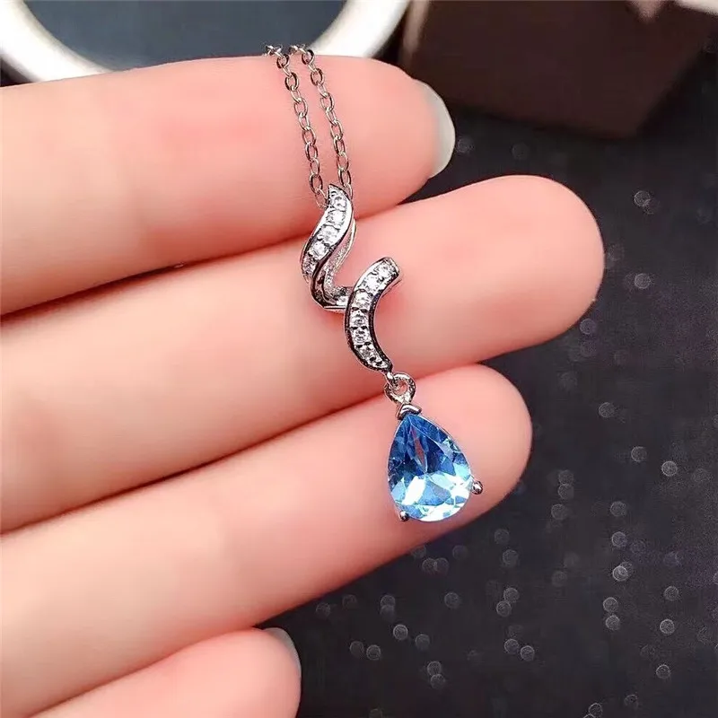 

The new 925 silver inlaid natural topaz pendant, women's pendant, high-end atmosphere, must bring jewelry for the party