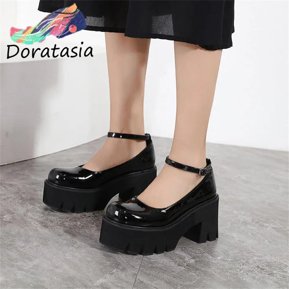 

Женские туфли-лодочки с ремешком на щиколотке и круглым носком