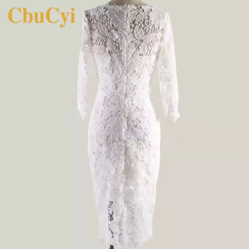 Женское офисное облегающее платье футляр белое кружевное карандаш с цветочным