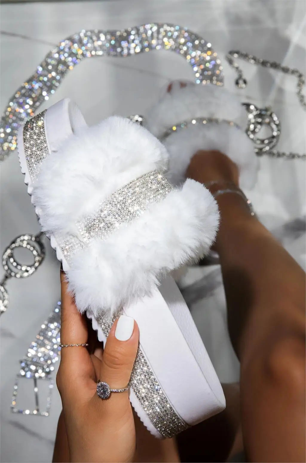 

Designer Women Fur Rhinestone Slippers Luxury Platform Wedges Heel Solid Fluffy Furry Slides Outside Sexy Shoes Ladies Whosale