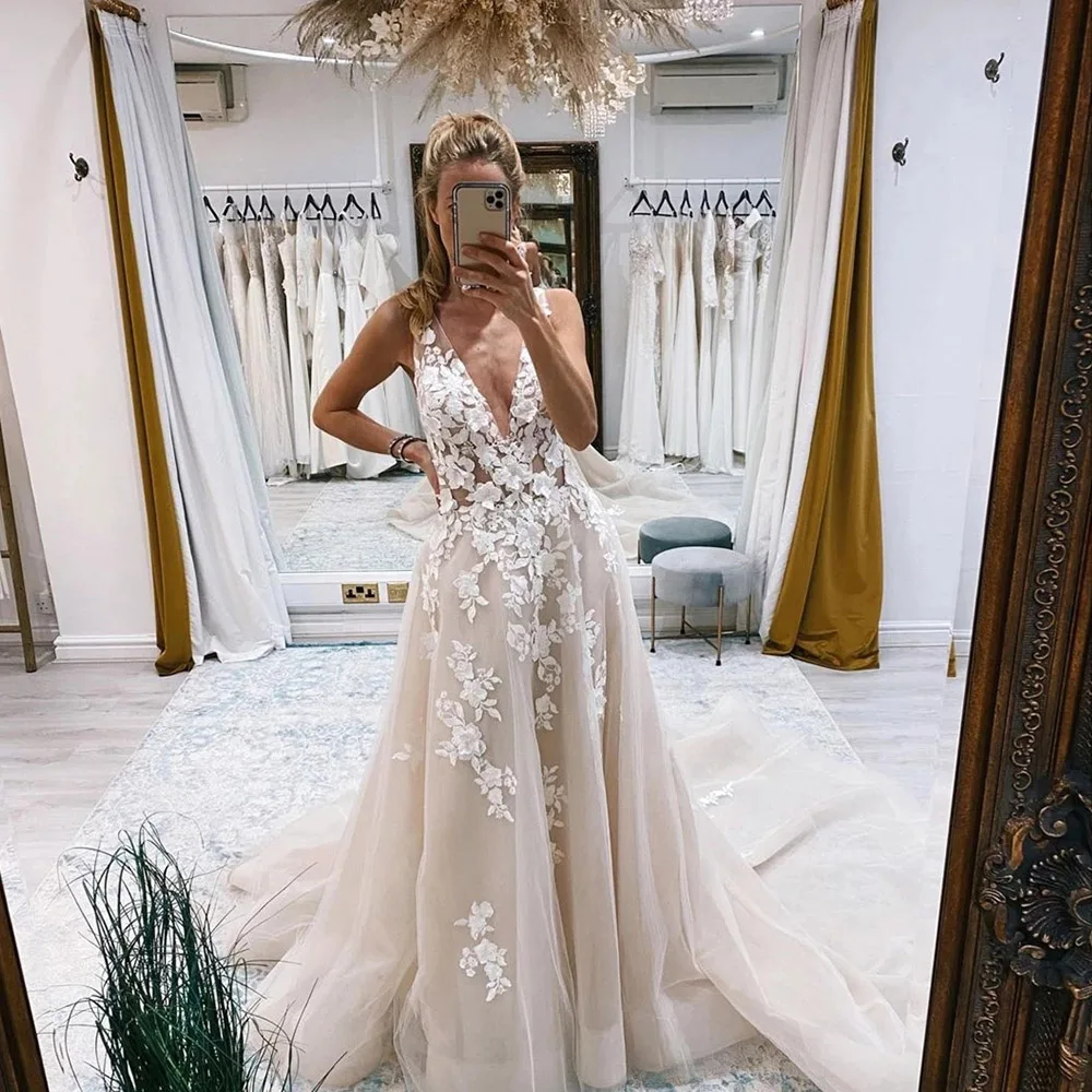 

A-Line Sleeveless Wedding Dress 2021 V-Neck Lace Appliques Backless Champagne Tulle Summer Marriage Bride Gown Vestidos De Noiva