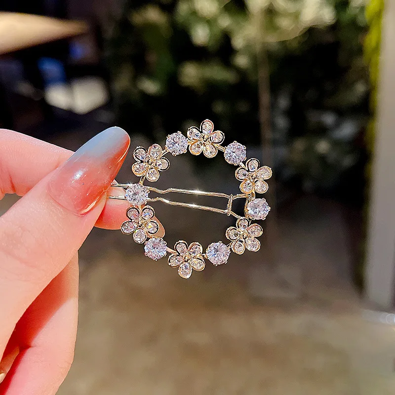

Fashion Zircon Flower Wreath Hairpins for Women Geometric Sweet Hair Ornament Clips Barrettes Fashion Hair Accessories