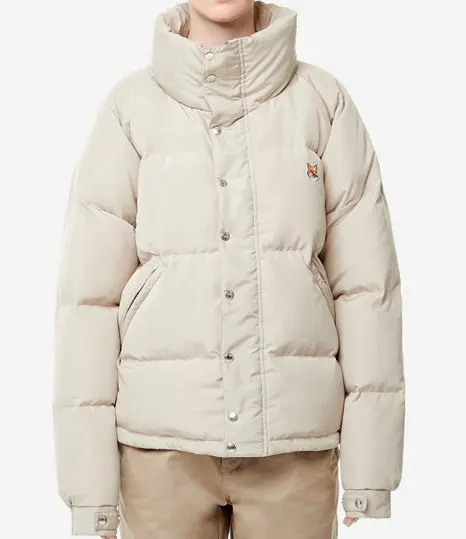 

Пуховик женский зимний с объемной вышивкой и воротником-стойкой