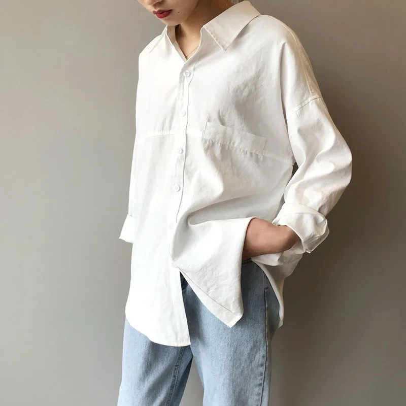 

Блузка женская свободного покроя с отложным воротником, белая