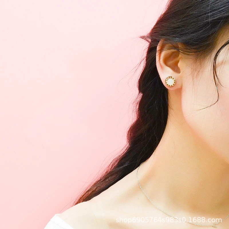 

Classical Roman Number Round Stud Earrings With White Shell Vintage Stainless Steel Eardrop for Women Christmas Jewelry 2021