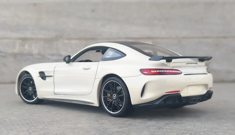 Welly 1/24 1:24 Mercedes Benz AMG GT R спортивный гоночный автомобиль Транспортное средство литье под давлением дисплей Модель игрушки на день рождения для детей мальчиков и девочек - Цвет: AMG GT R White