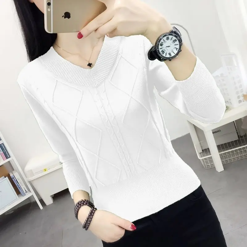 

Knitted V-neck top new women's bottom coat of yangchunqiu 2021
