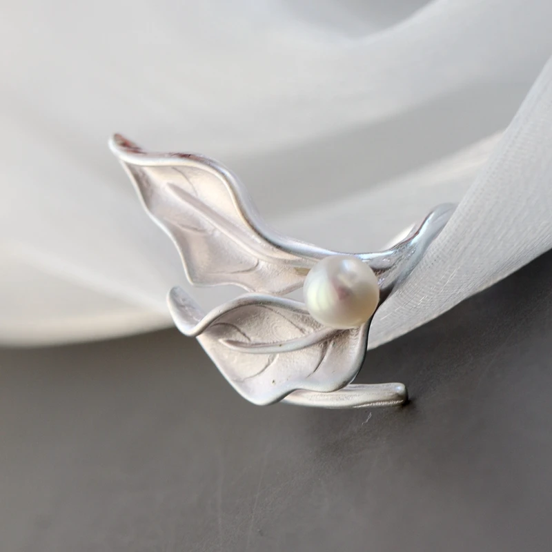 Женское кольцо с натуральным жемчугом регулируемое из серебра 925 пробы |