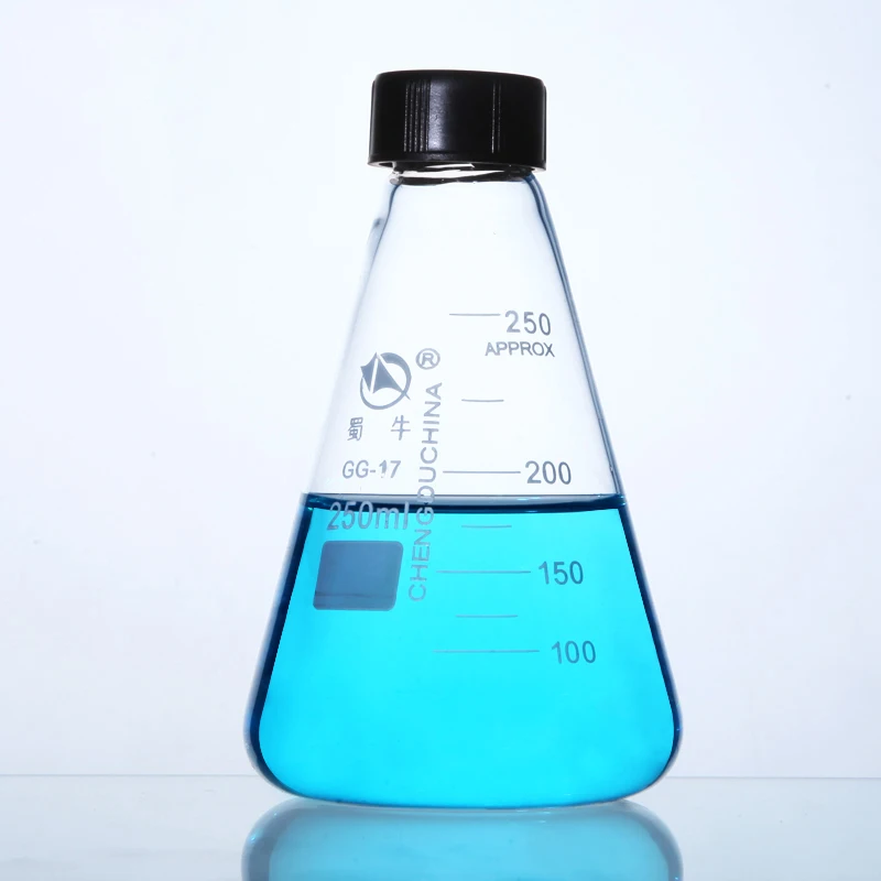 Лабораторная посуда из медицинского стекла Pyrex: конические колбы Эрленмейера на 50 мл, 100 мл, 250 мл, 500 мл и 1000 мл, образцовые бутылки с винтовыми крышками и пробками.