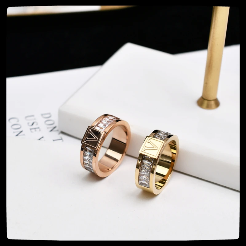 

HANGZHI 2020 New Punk Trendy Retro Simple Metallic Closed Ring Personality Letter V Ring for Women Girls Party Jewelry Gift