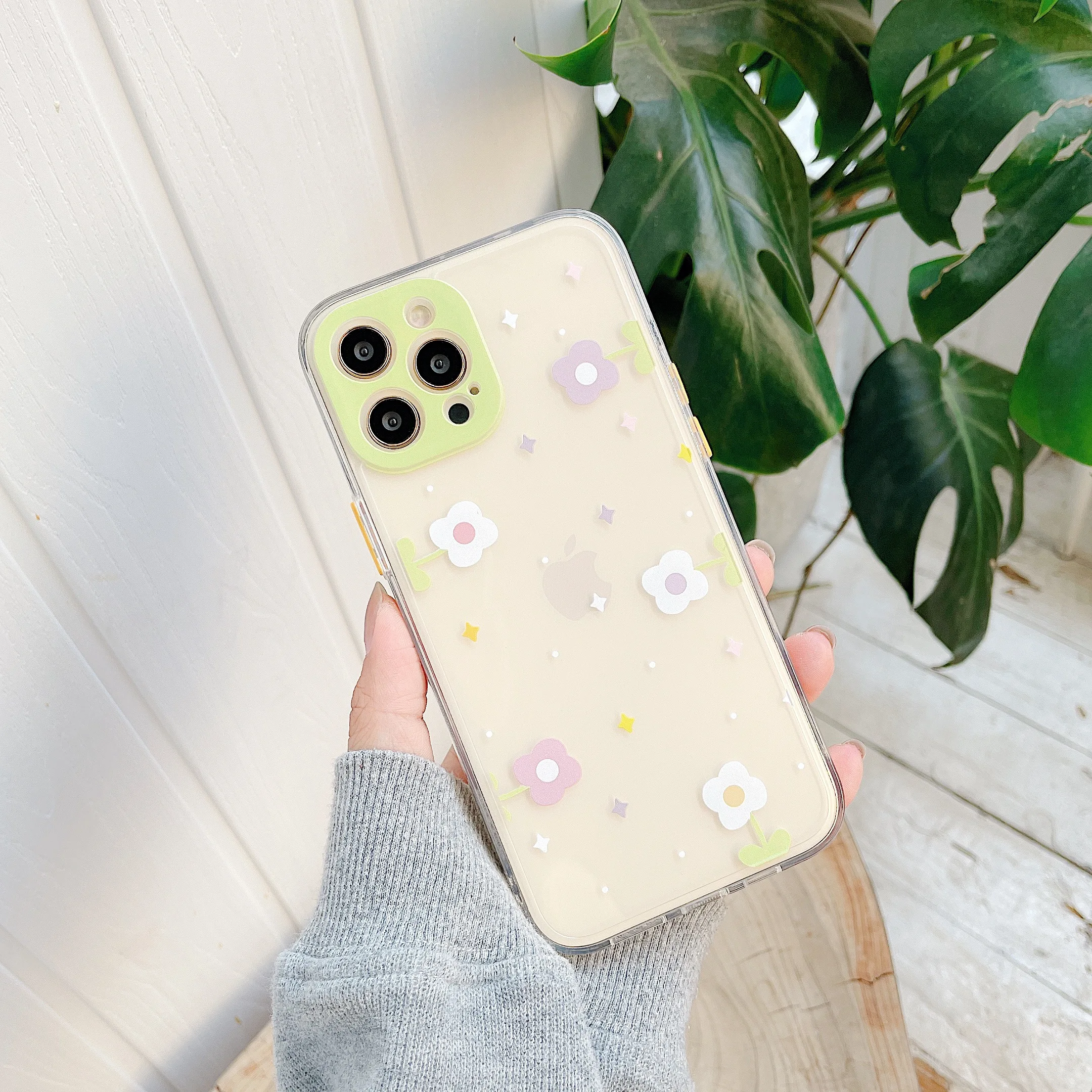 

Small petal pattern with stand suitable for iPhone 11 and iPhone 12 series mobile phone cases