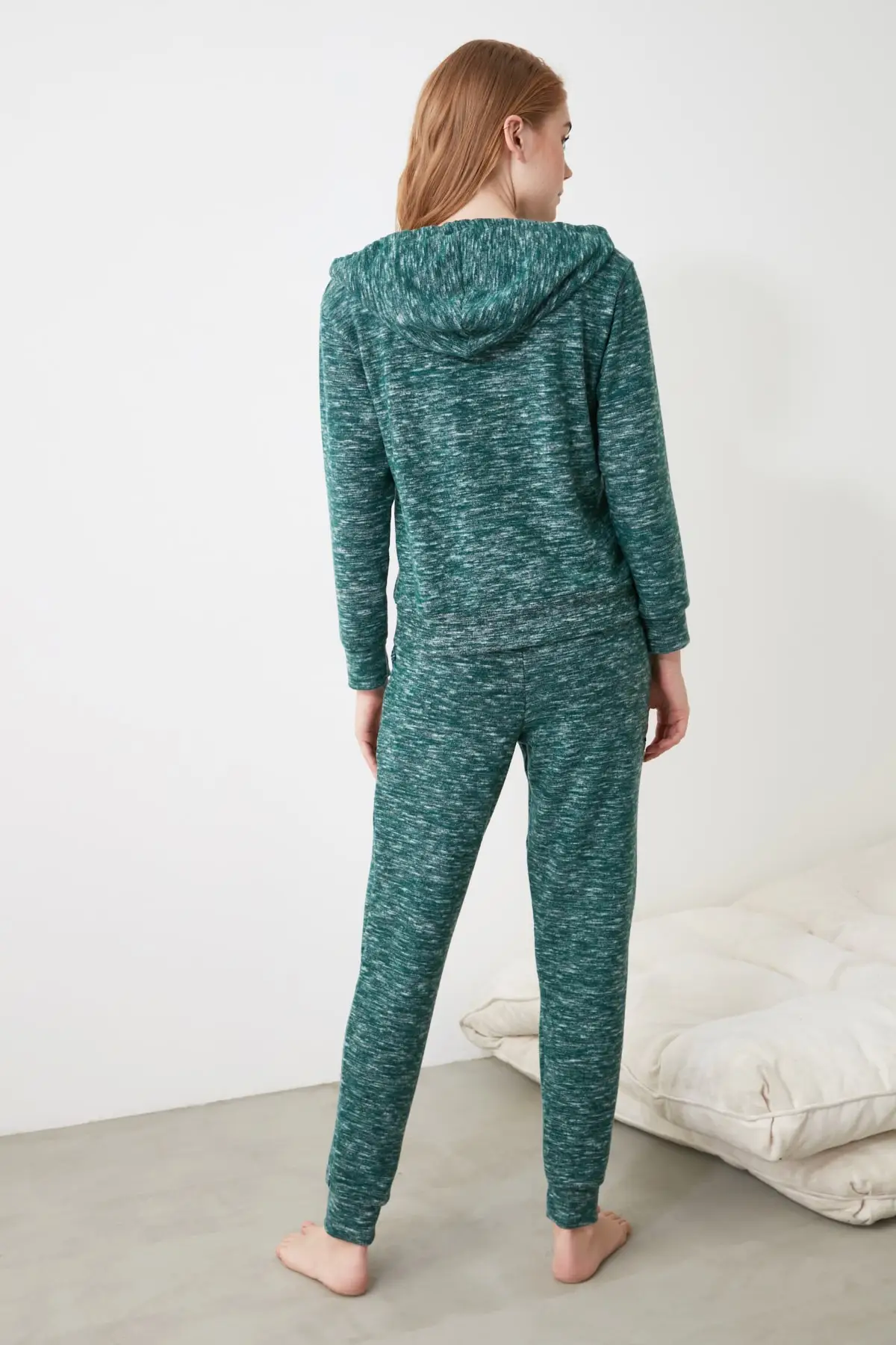 

Trendyol Hooded Pajamas set THMSS21PT0049