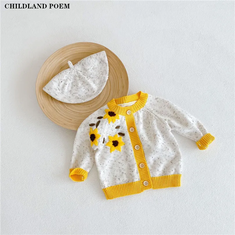 

Детский вязаный кардиган с вышивкой, на осень/зиму