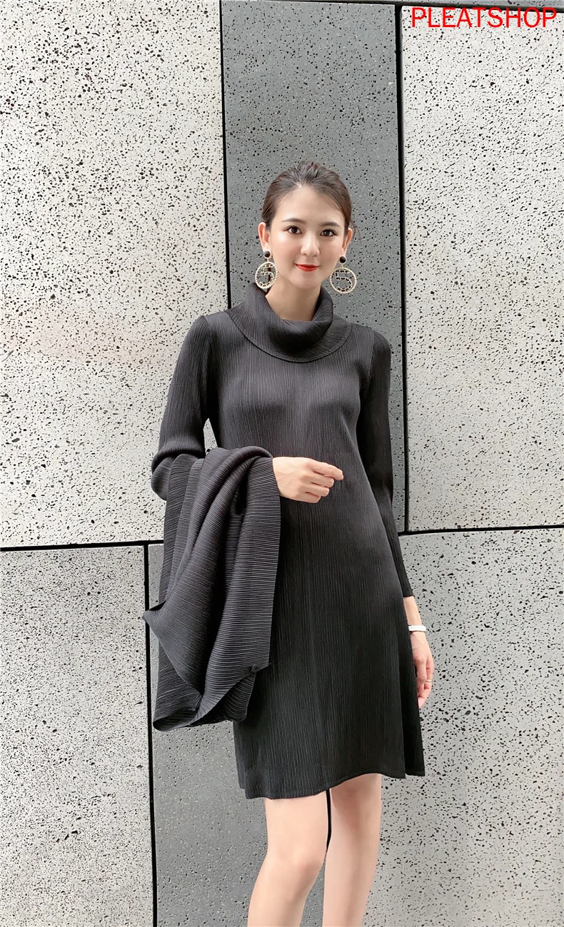 

Autumn Women's New Fashion Vest Two Piece Suit Fashion Loose Long-Sleeved Dress and Sleeveless Vest MIYAKE Pleats Suit