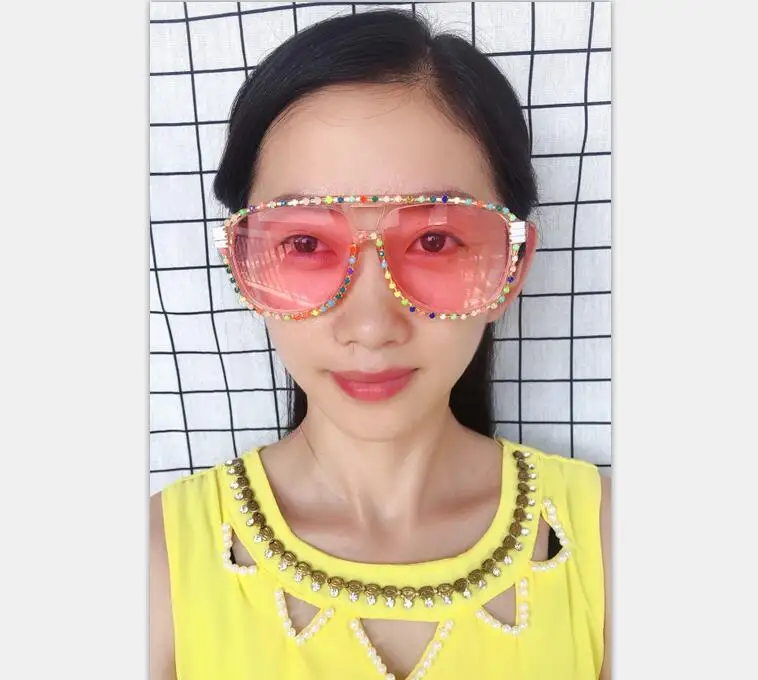 Очки солнцезащитные женские ручной работы с красными бусинами и розовыми