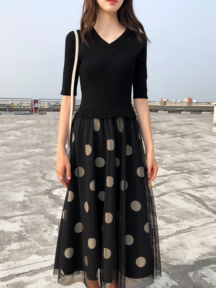 Платье женское трапециевидное в горошек с рукавом до локтя V-образным вырезом