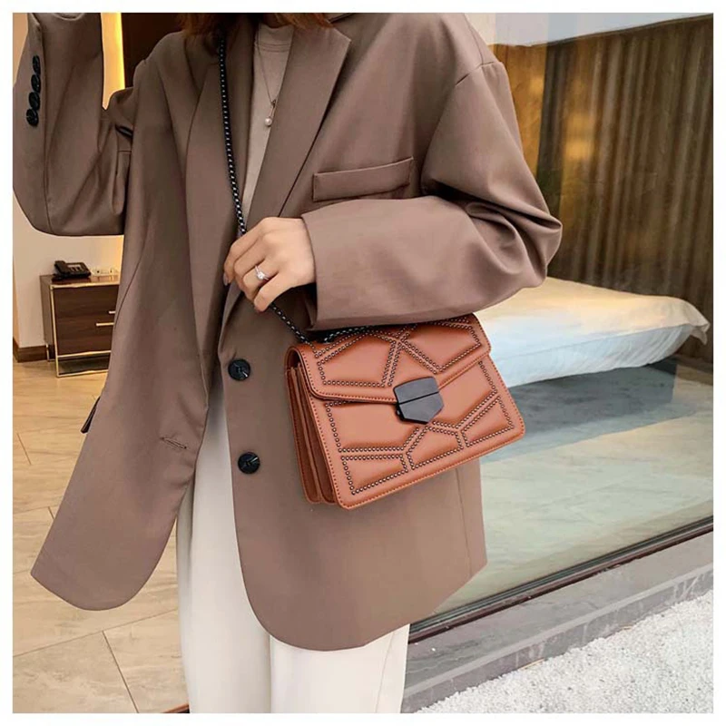 Маленькие сумки через плечо с заклепками на цепочке для женщин модная сумка