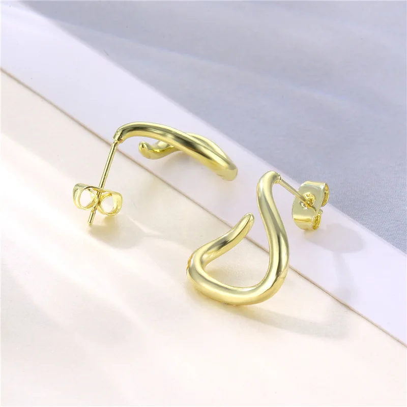 

SIPENGJEL Fashion Geometric Metal Style Curve Stud Earrings Gold Dainty Simple Statement Earrings For Women Jewelry 2021