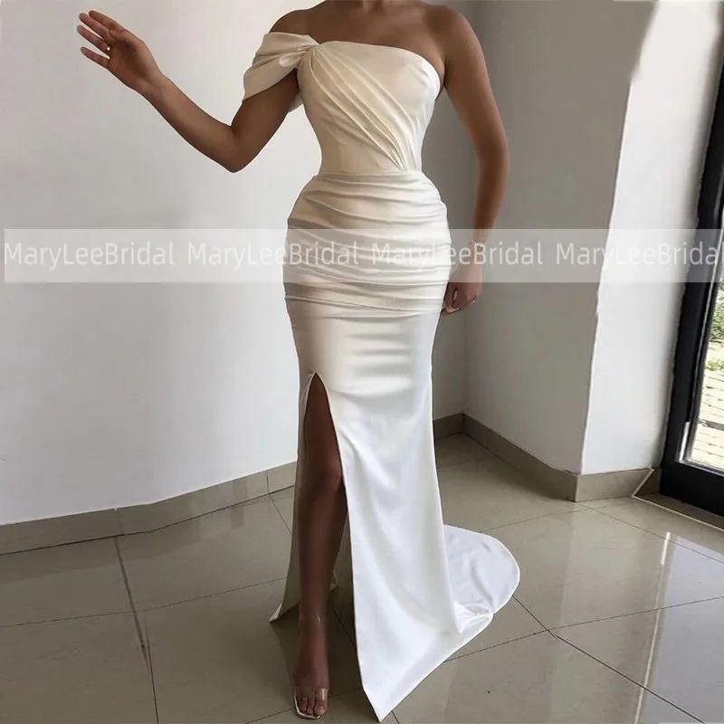 

Sexy Side Split Mermaid Wedding Dress One Off Shoulder Pleats Satin Summer Beach Bridal Dress Couture Outdoor Wedding Gowns 2022