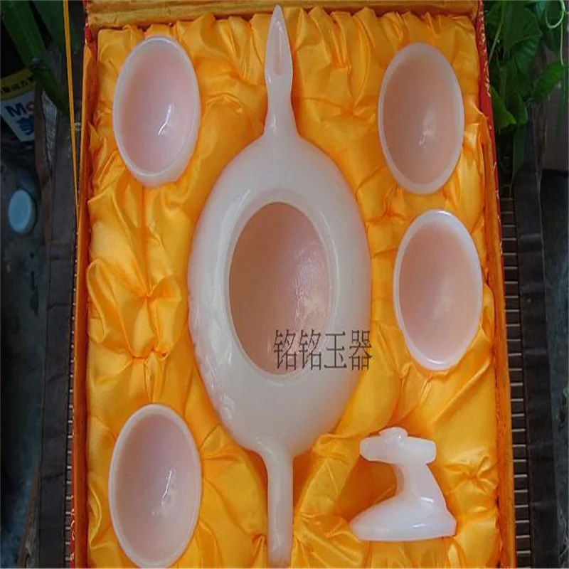 Китайский чай кунг-фу с натуральным белым нефритовым чайником и чайной чашкой в