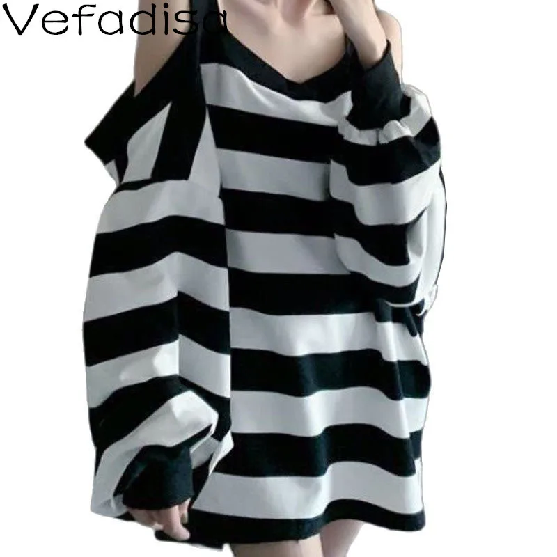 

Свитшот женский в черную полоску с открытыми плечами и рукавами-фонариками