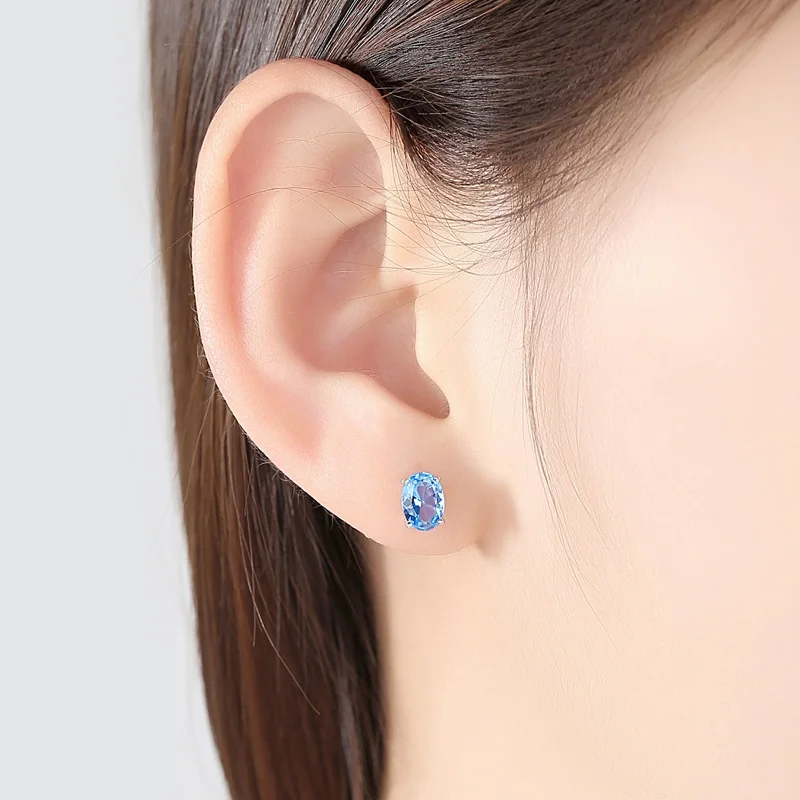 Очаровательные блестящие синие овальные серьги гвоздики с кристаллами