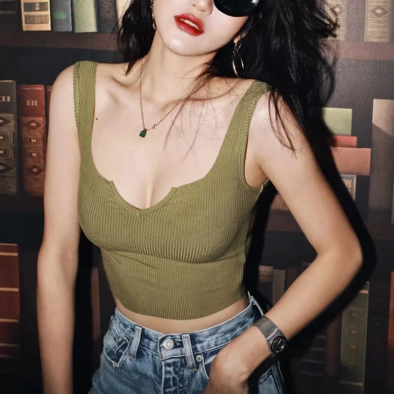 Женский кроп топ с v образным вырезом ребристый на бретелях сексуальный