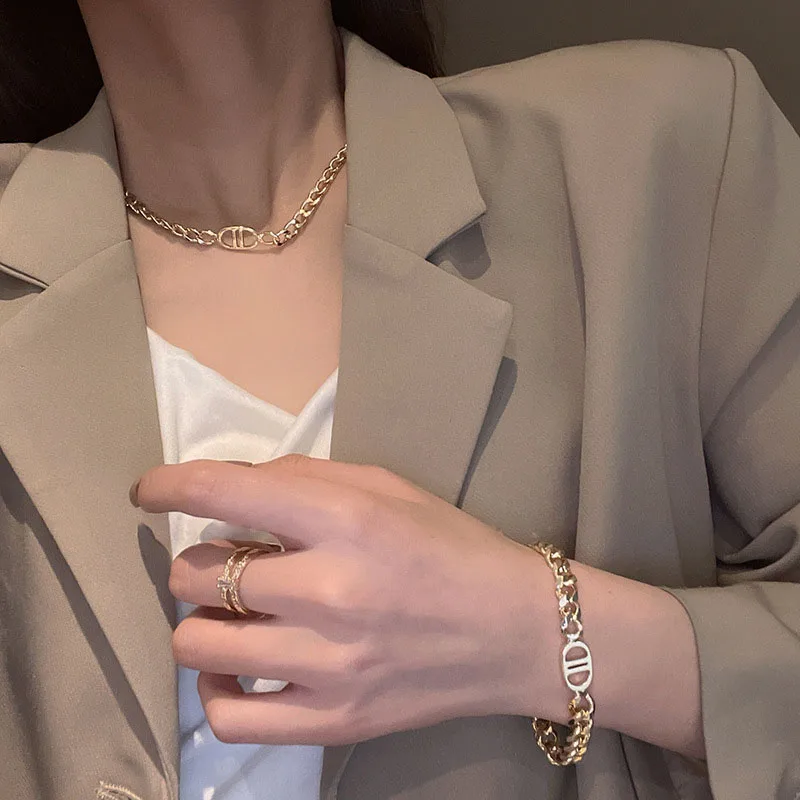 

Bracelet Necklace for Women Thick Chain Fashion Style Pig Nose Necklace Retro Letter Choker Jewelry Accessories Combination