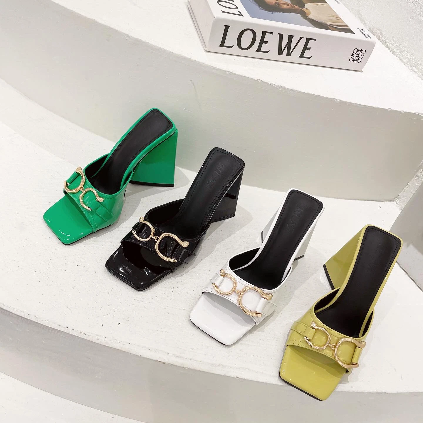 

Женские босоножки на квадратном каблуке, сандалии с металлической пряжкой и квадратным носком, лето 2021