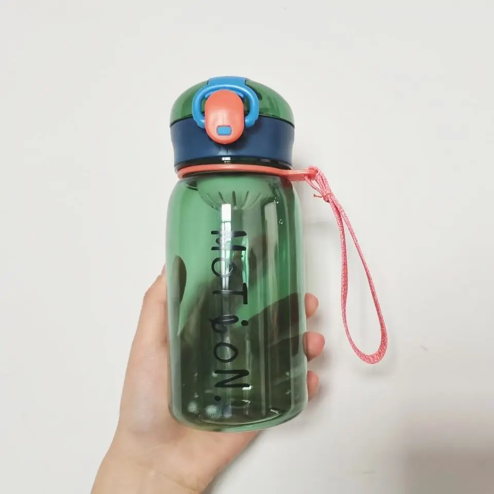 

Simple bounce cup, student sports plastic cup, drop proof and leak proof, straight drinking cup with tea partition