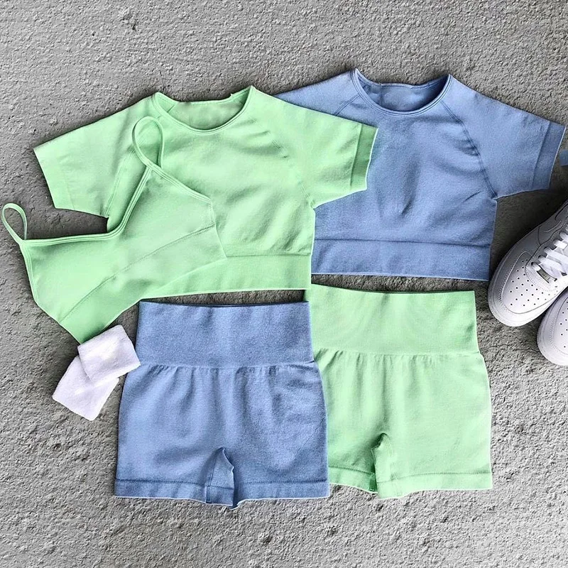 Комплект женский бесшовный летний с шортами спортивный костюм для фитнеса йоги