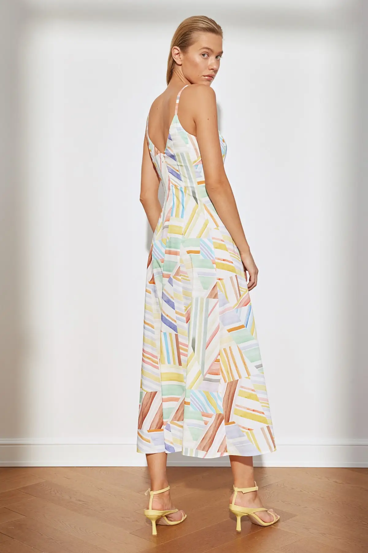 

With multi-Colored Strap V-Neck Dress TWOSS21EL3715