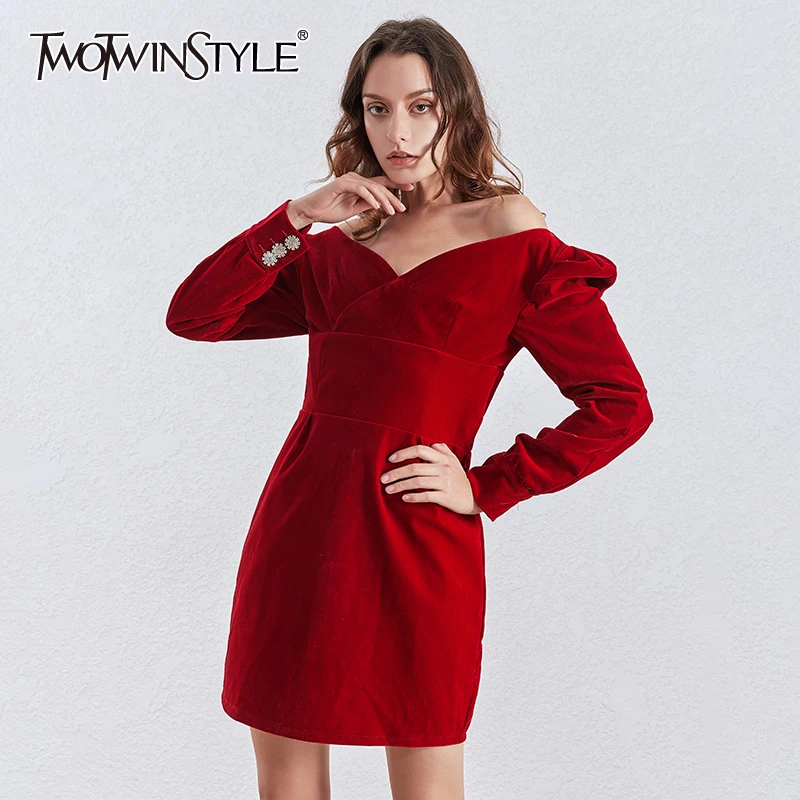 TWOTWINSTYLE бархатное женское платье с вырезом лодочкой и длинным рукавом