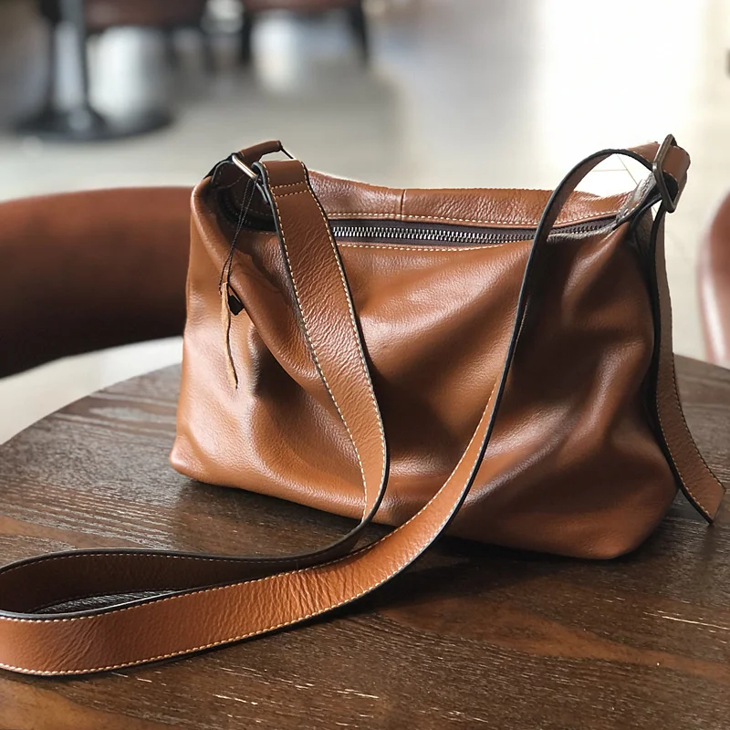 

2021 autumn new bag women's large capacity shoulder bag simple Leather Messenger Bag Travel Leisure tote bag large bag