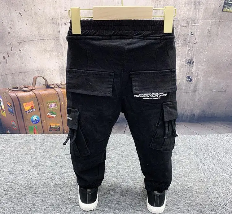 Пальто осенне-зимнее теплое вязаный свитер и утепленные джинсы для маленьких