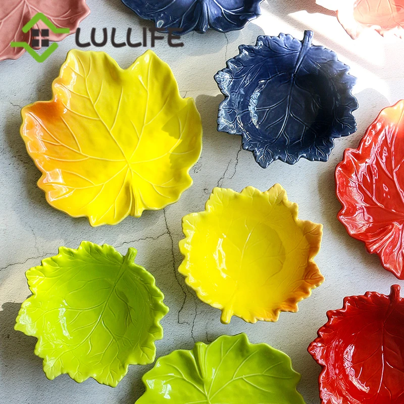 Кленовые листья керамическая тарелка торт фруктовые закуски блюда и тарелки