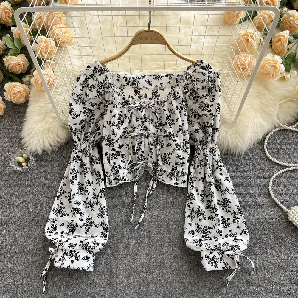 

Woman Korean version of puff sleeves, lace, square neck, slim, short floral design, niche temperament blouse tops female D0387